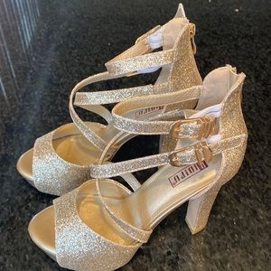 Gold glitter size 7.5, 5 inch heel zipper back